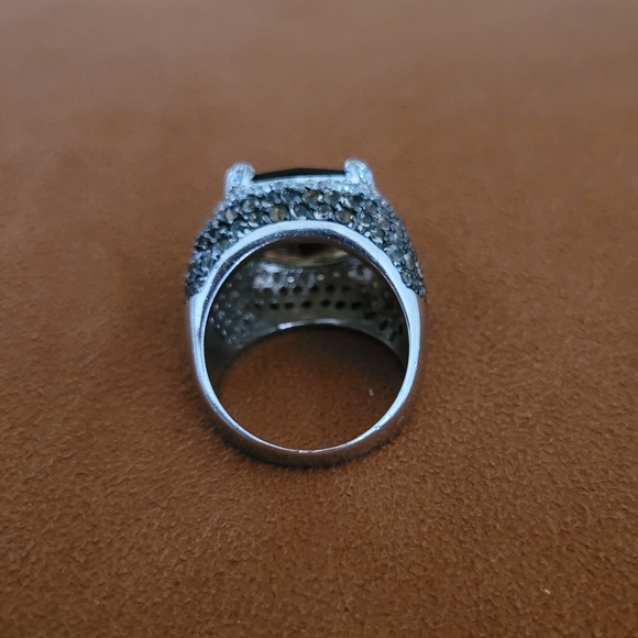 Elegant Black and Sterling Silver Women's Ring - Picture 4 of 6